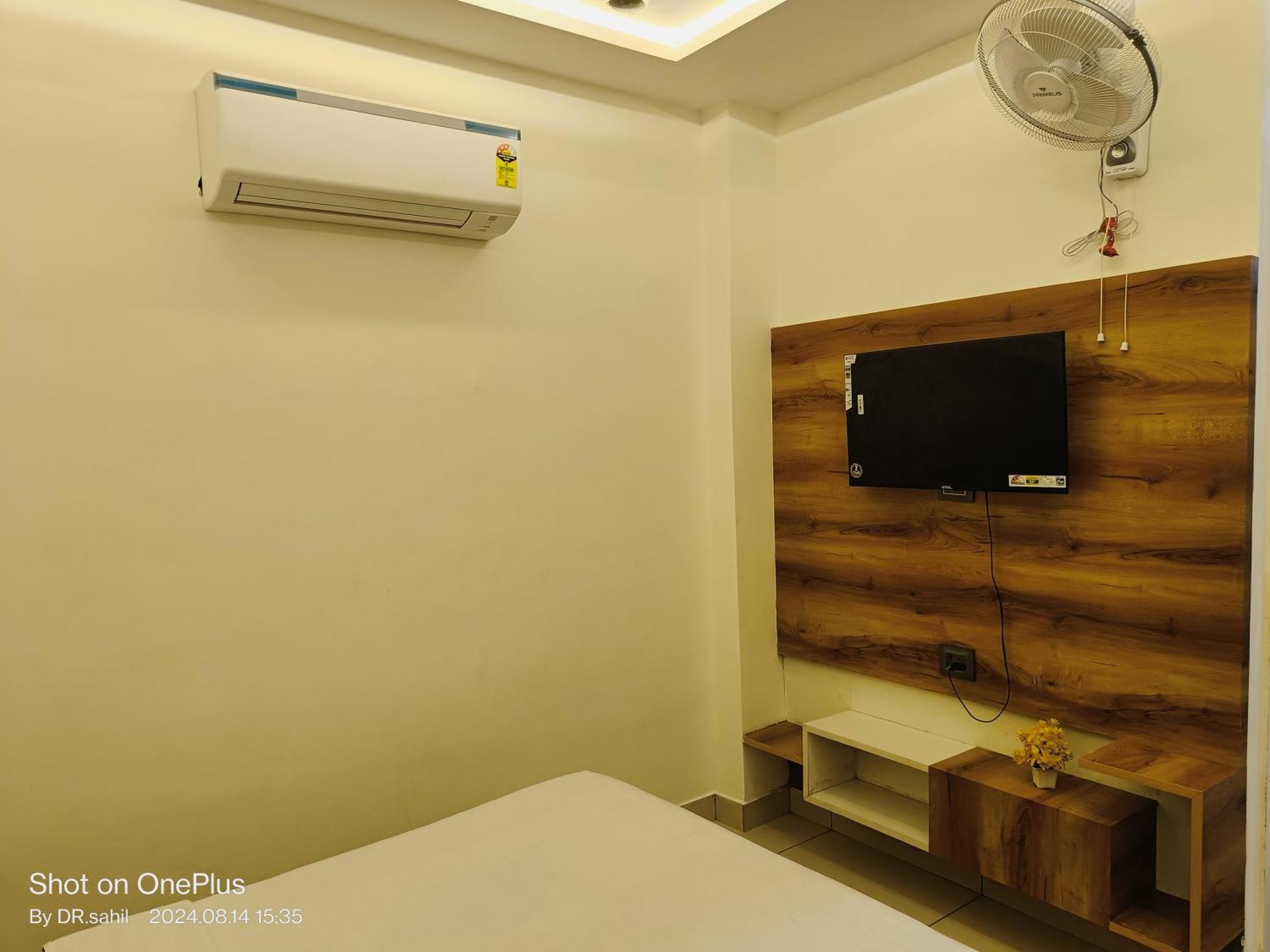 G Vibes Guest House อัครา ภายนอก รูปภาพ